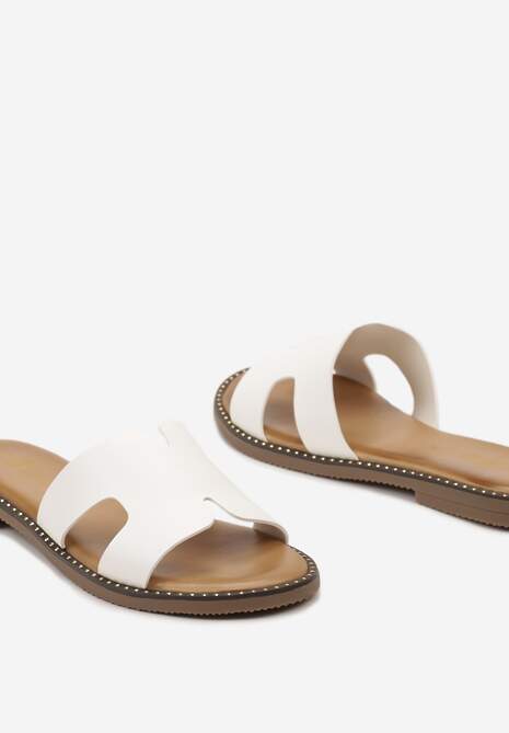 Białe Klapki z Małymi Nitami na Podeszwie z Wycięciami na Pasku Isoldemes