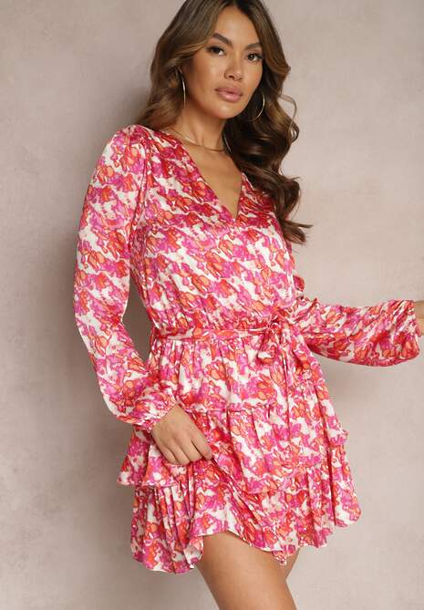 Różowa Kopertowa Sukienka Ozdobiona Falbankami i Abstrakcyjnym Wzorem Savonia