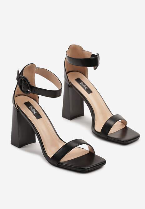 Czarne Sandały na Kwadratowym Słupku z Okrągła Sprzączką i Paskiem wokół Kostki Soralise