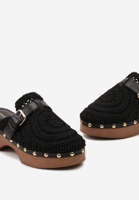 Czarne Klapki w Stylu Chodaków z Ażurową Cholewką na Słupku i Platformie Ozdobione Nitami Traivea