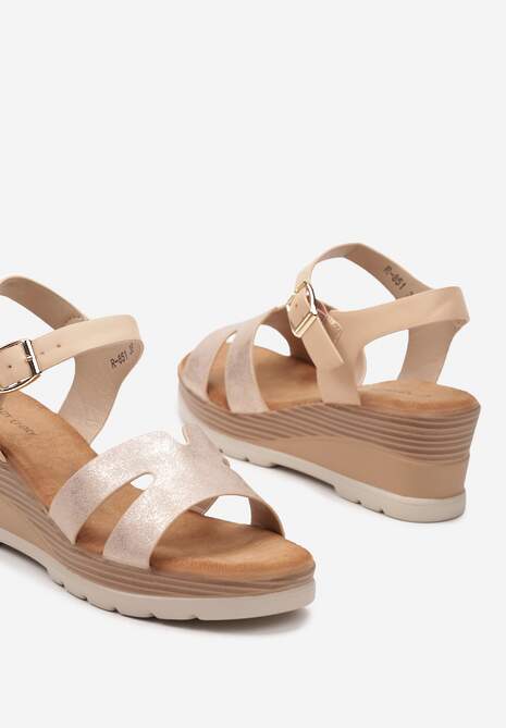 Szampańskie Sandały z Imitacji Skóry na Koturnie Zapinane przy Kostce na Sprzączkę Moavix