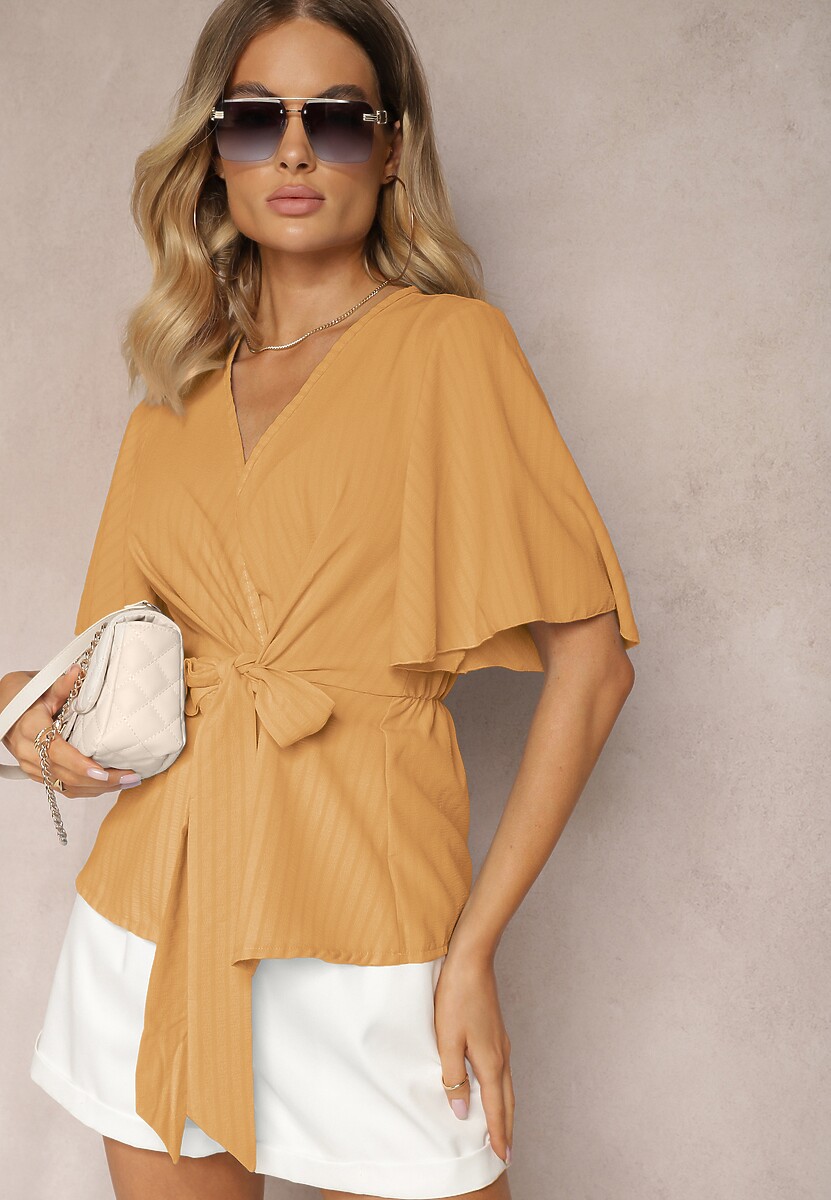 Biała Bluzka o Kopertowym Dekolcie z Wiązaniem w Talii Risabellna