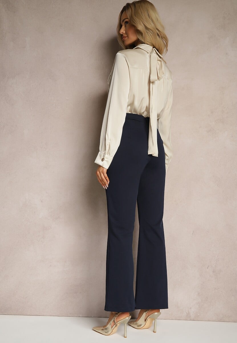 Granatowo-Beżowy Kombinezon z Koszulową Górą Zdobiony Wiązaniem i Eleganckimi Guzikami Eliti
