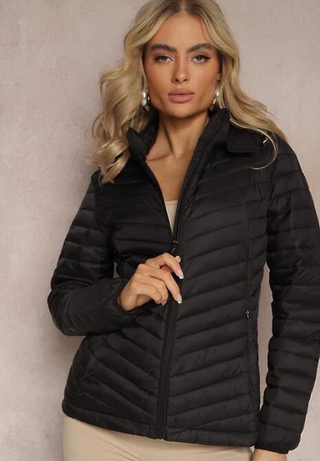 Czarna Kurtka z Klasycznym Pikowaniem i Kapturem Vevlia