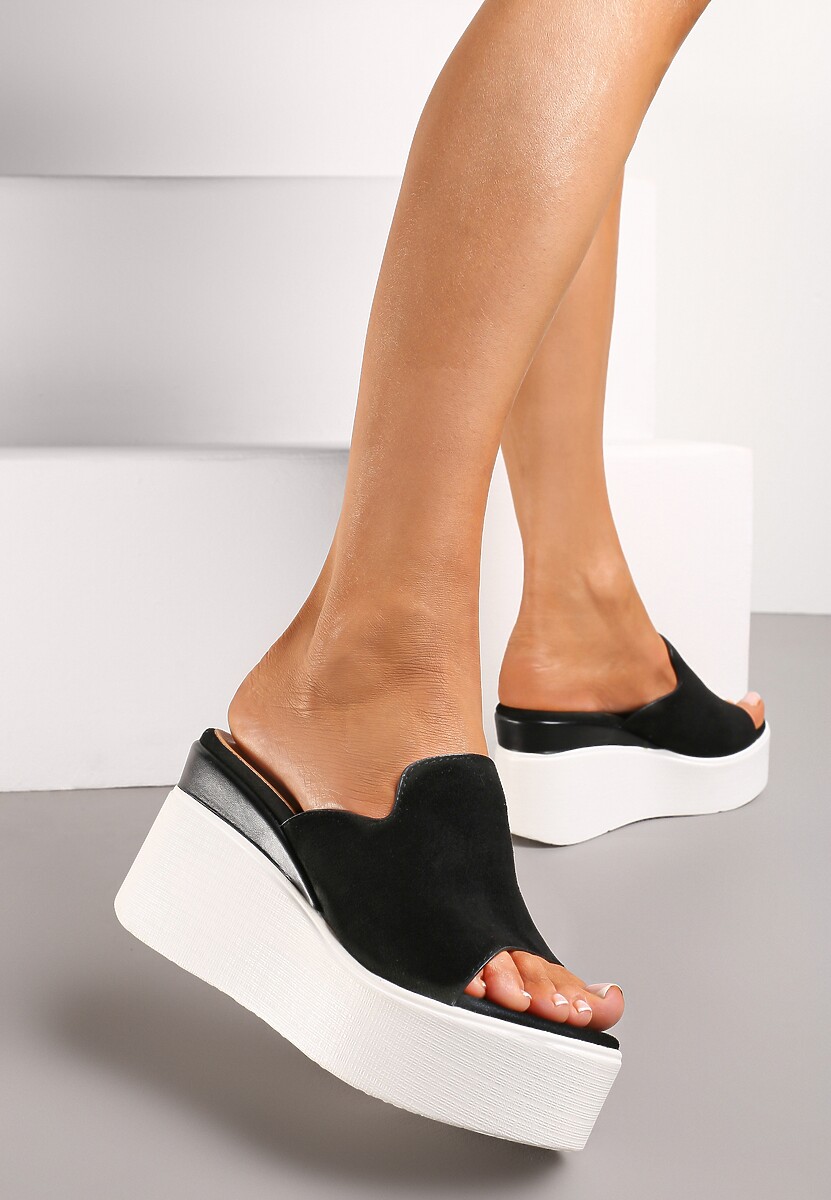 Beżowe Klapki z Paskiem z Ekozamszu Ozdobionym Wycięciami na Koturnie i Platformie Oleviana