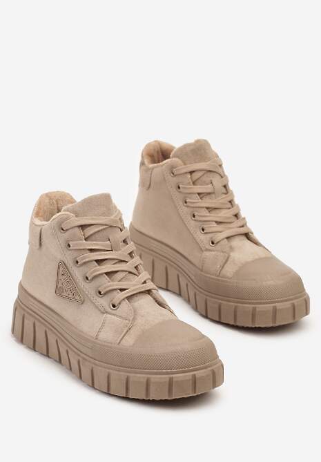 Ciemnobeżowe Botki Vices Typu Trapery na Platformie z Tłoczeniem i Aplikacją Gioselda