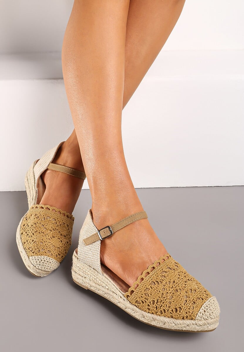 Białe Espadryle na Koturnie z Plecionką i Ażurową Koronką na Nosku Afridana