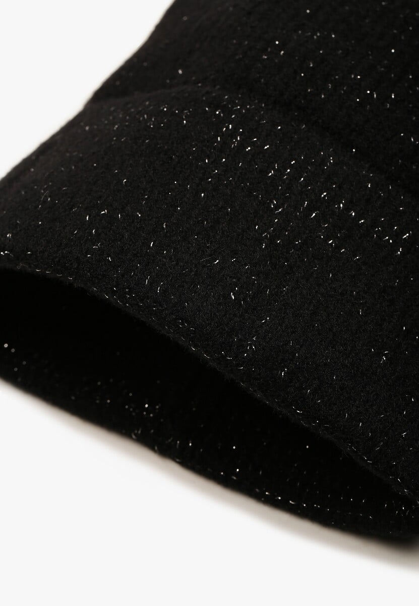 Czarna Czapka z Metaliczną Nicią i Wywinięciem Temivra