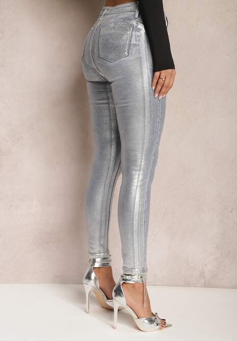 Srebrne Jeansy Push Up z Metalicznym Połyskiem Lireni