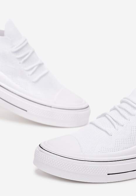 Białe Wsuwane Trampki z Perforacją i Ozdobnym Sznurowaniem Dennise