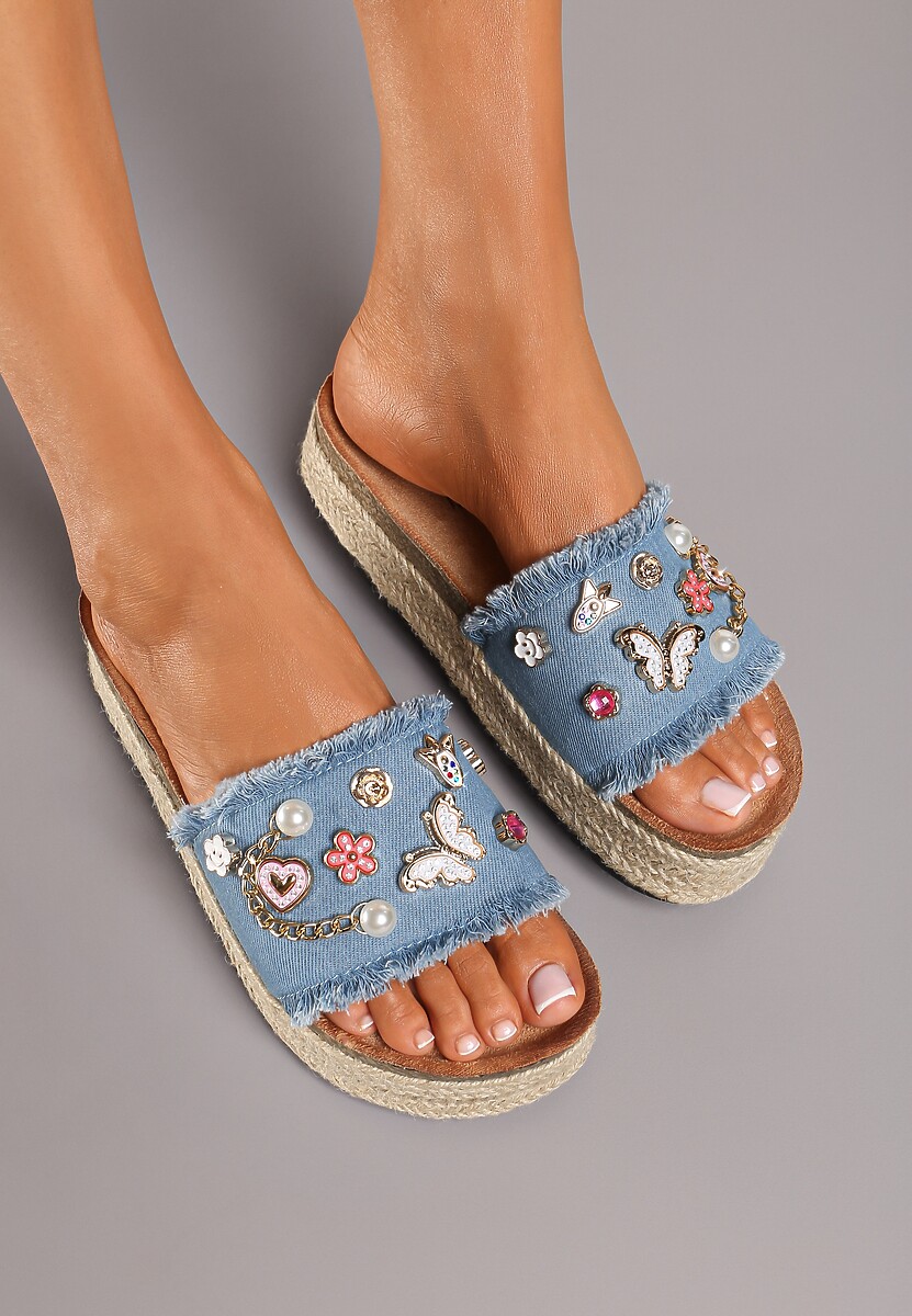 Jasnoniebieskie Klapki z Wkładką z Imitacji Zamszu Ozdobione Plecionką i Aplikacjami Pavira