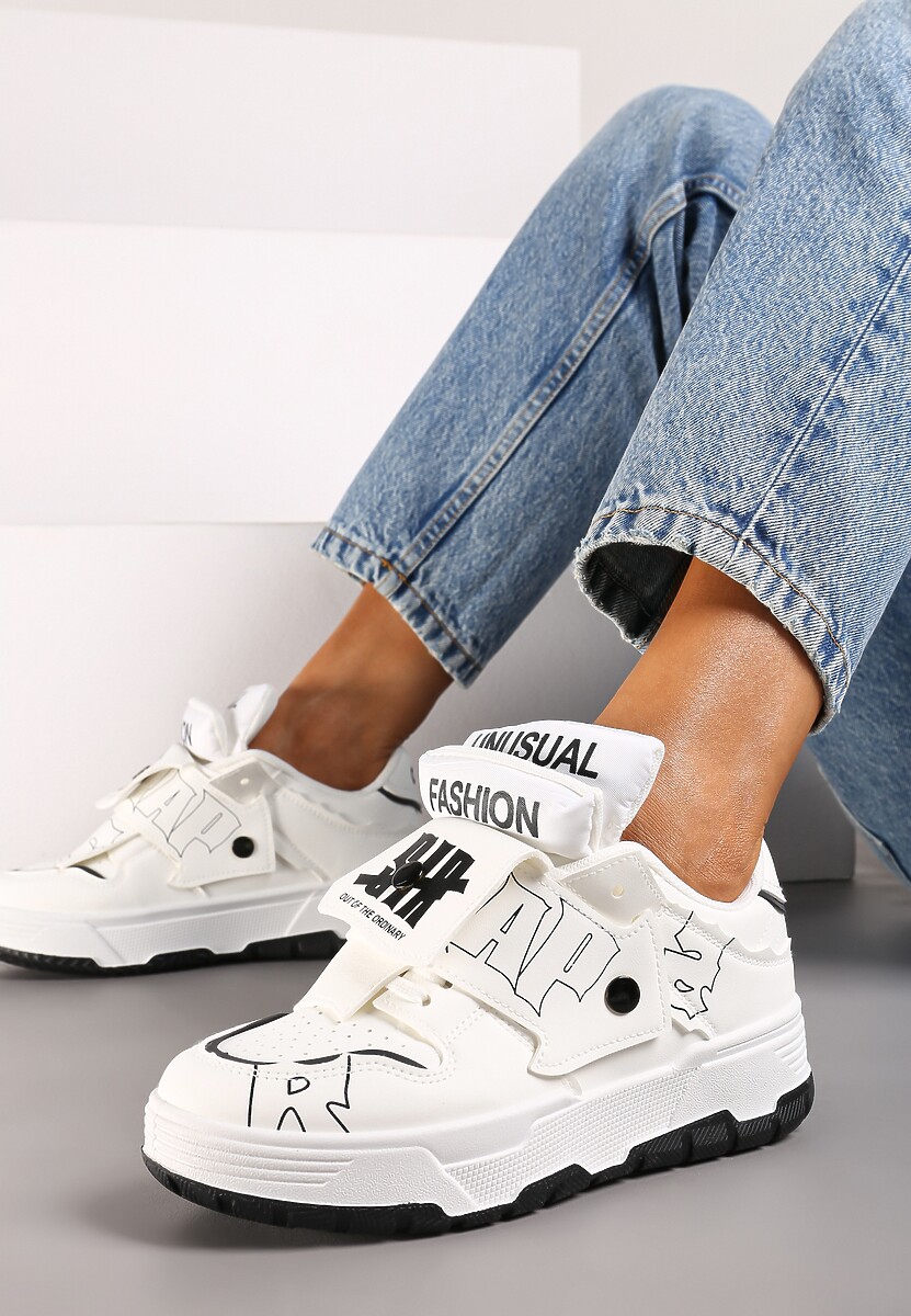 Białe Sneakersy na Płaskiej Podeszwie Ozdobione Napisami Griefra