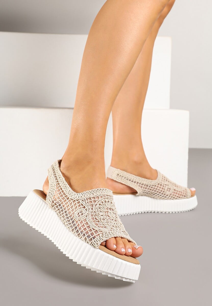 Beżowe Ażurowe Sandały na Grubej Podeszwie z Tłoczeniami Tanarila