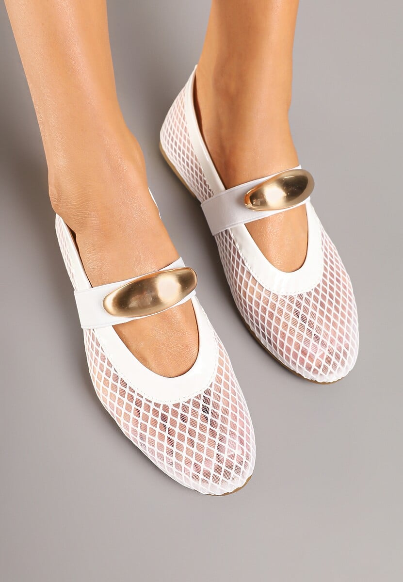 Białe Balerinki z Siateczkową Cholewką i Metaliczną Aplikacją Tathelisa