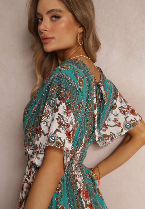 Biało-Zielona Wiskozowa Sukienka Mini z Gumką w Pasie i Wycięciem na Plecach Dylina