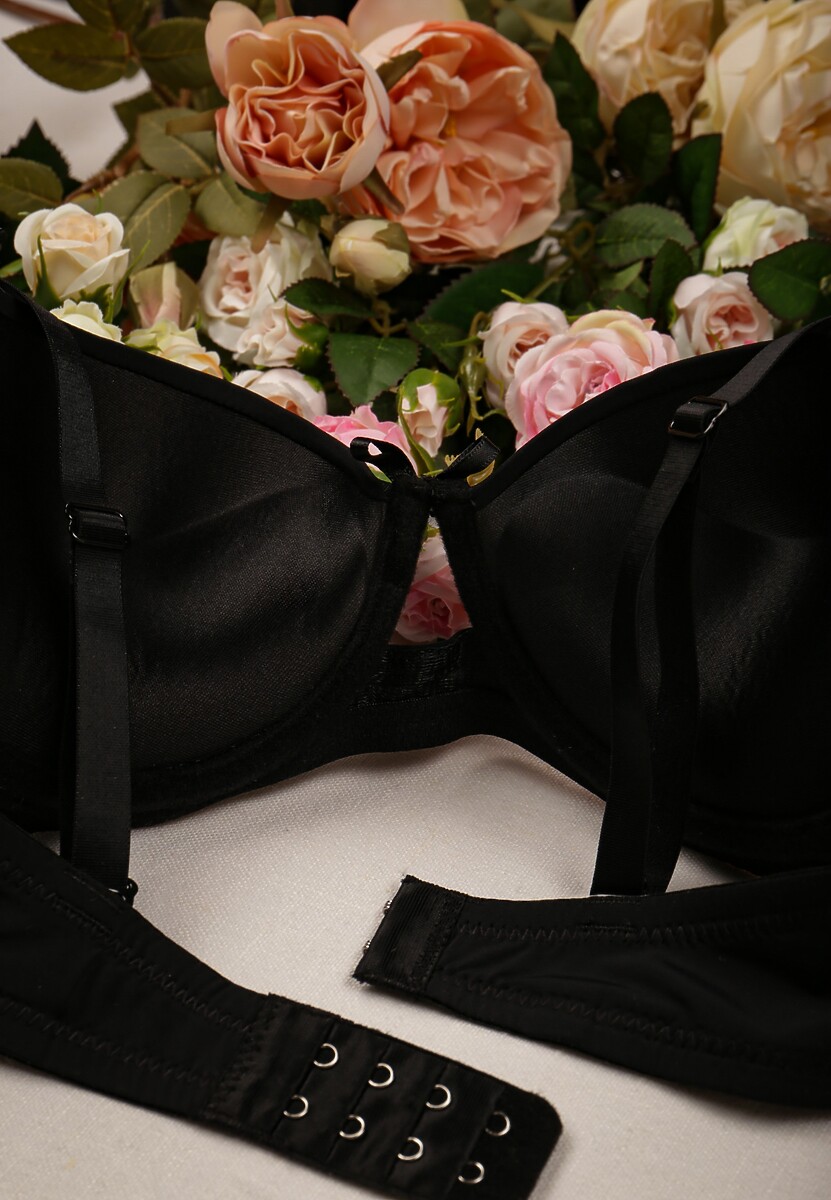 Czarny Biustonosz Push Up Ozdobiony Bocznymi Wycięciami Biathy