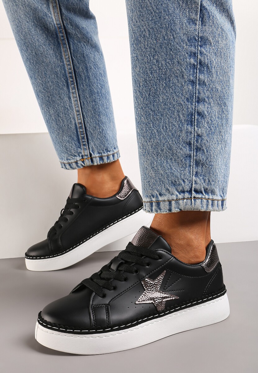 Czarne Płaskie Sneakersy ze Sznurowaniem i Metalicznymi Wykończeniami Delulla