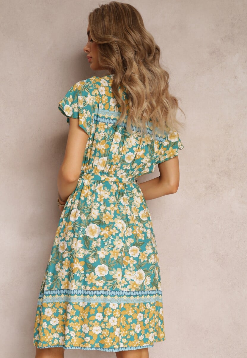 Jasnozielona Rozkloszowana Sukienka z Wiskozy i Kopertowym Dekoltem Violia