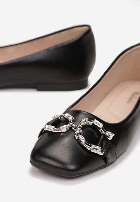 Czarne Wsuwane Balerinki z Metalową Ozdobą i Kwadratowym Noskiem Vanle