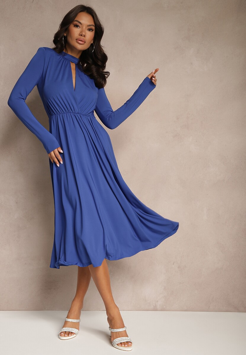 Niebieska Taliowana Sukienka z Usztywnionymi Ramionami Ozdobiona Wycięciem Arfedi