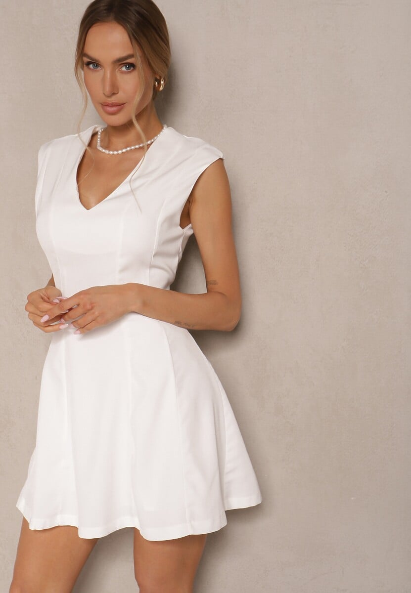 Czerwona Taliowana Sukienka z Rozkloszowanym Dołem Elliara