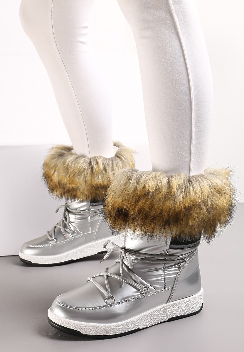 Srebrne Lakierowane Śniegowce Ozdobione Taśmą z Napisem i Futerkiem Altsie