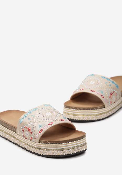 Beżowe Klapki Boho na Niskiej Platformie Ozdobione Plecionką i Cyrkoniami Giratsa