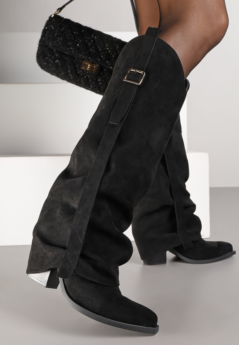 Czarne Kozaki na Stożku Typu Kowbojki Ozdobione Klamrą i Wywiniętą Cholewką Nalirella