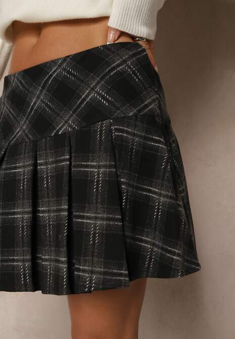 Czarne Spódnico-Spodenki z Wiskozą o Rozkloszowanym Kroju w Kratkę Temirelis