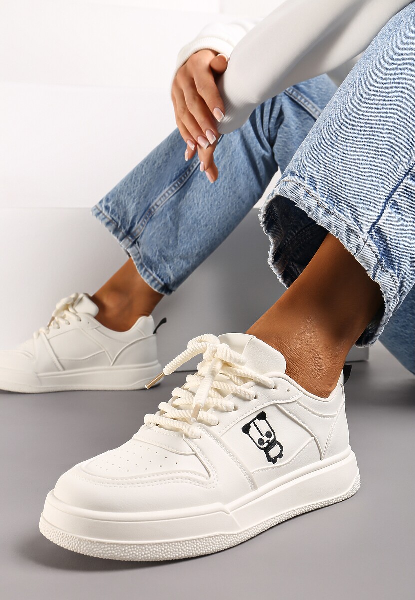 Beżowe Sneakersy z Drobną Perforacją i Małym Nadrukiem Fredomia