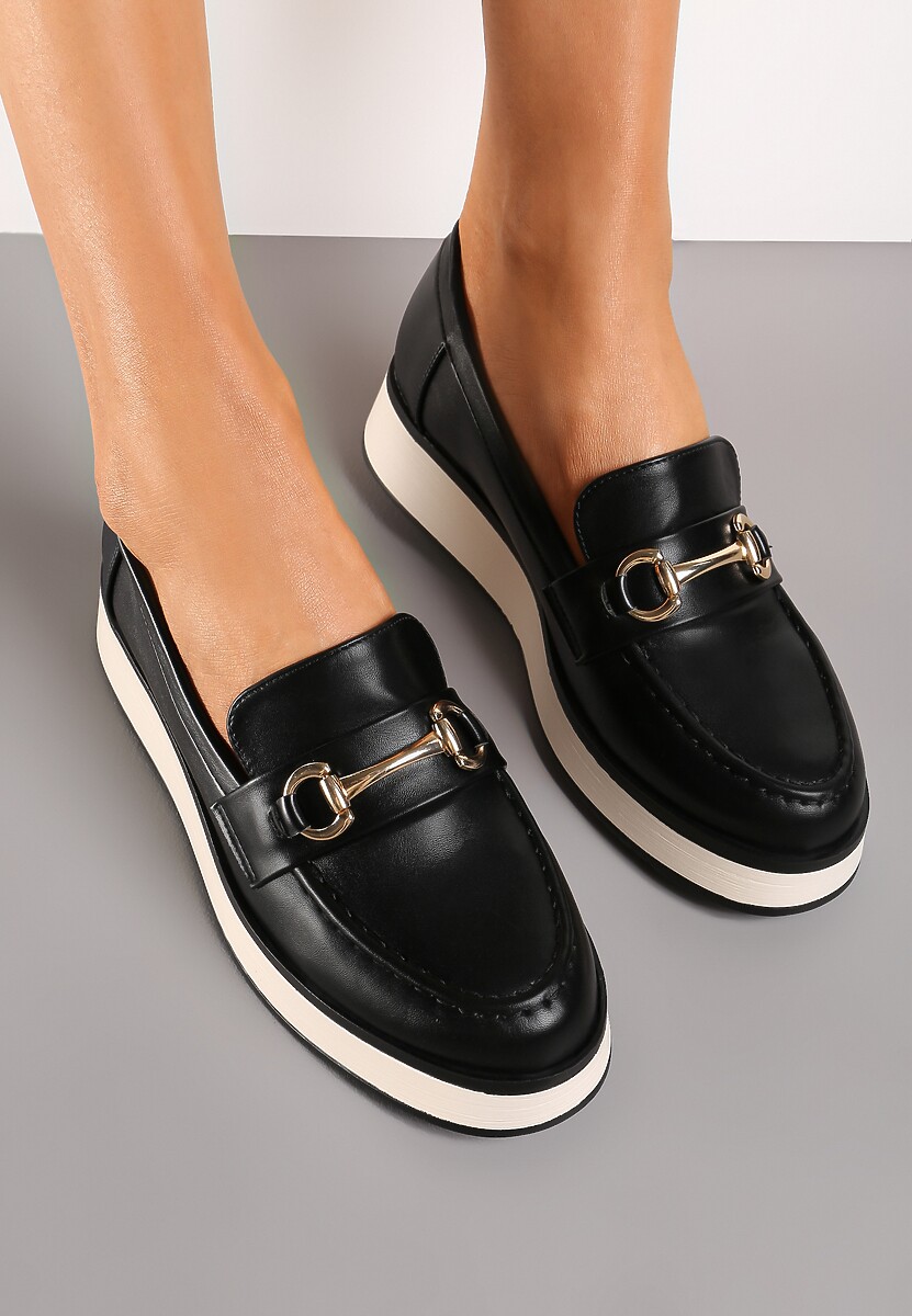 Czarne Półbuty z Imitacji Skóry na Niskiej Platformie z Metaliczną Klamrą Cerulia