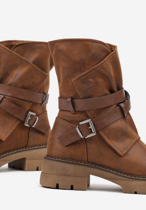 Ciemnobeżowe Botki z Nieregularną Cholewką Zdobioną Paskami i Sprzączkami Zinbelle