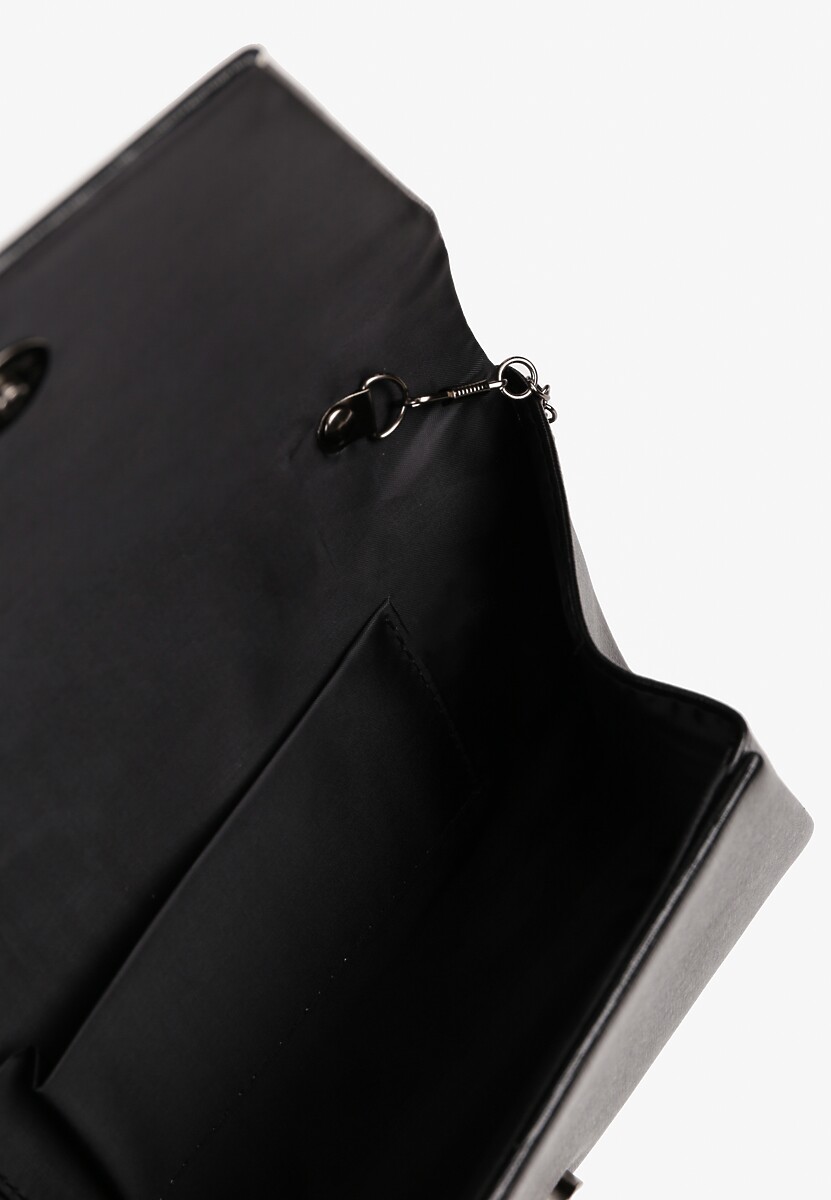 Czarna Klasyczna Torebka Kopertówka na Odpinanym Łańcuszku Aqitta