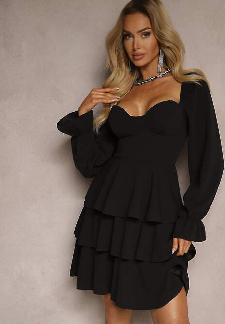 Czarna Sukienka o Rozkloszowanym Kroju z Falbanami i Bufiastymi Rękawami Semiella