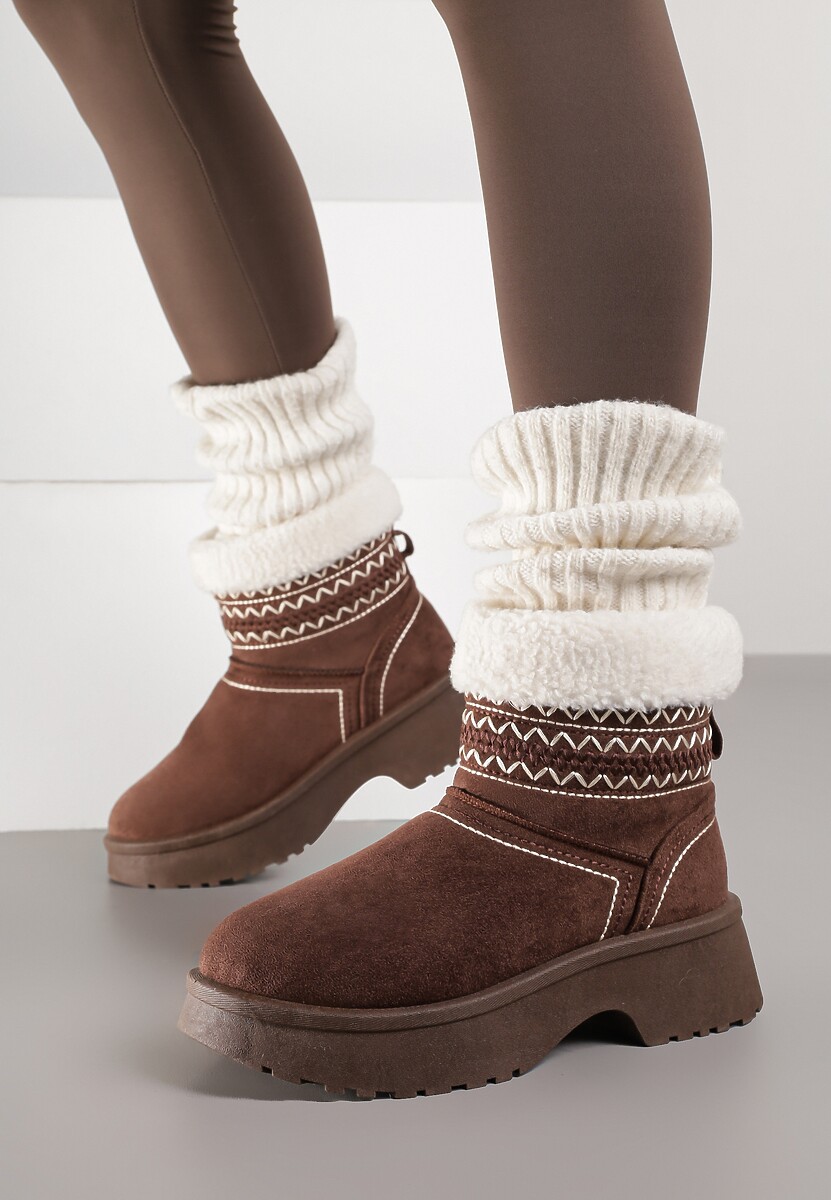 Brązowe Krótkie Śniegowce Wsuwane z Haftem i Futerkiem przy Cholewce Miovadia