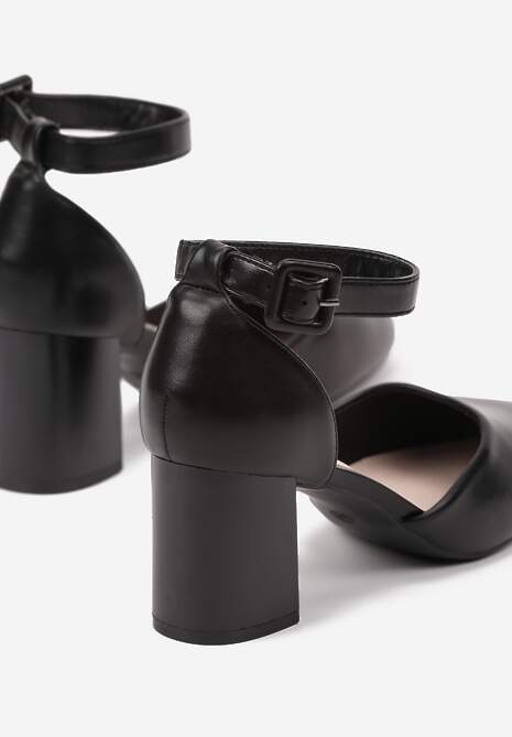 Czarne Czółenka na Słupku ze Skóry Ekologicznej ze Skórzaną Wkładką Ozdobione Paskiem przy Kostce Clarissara