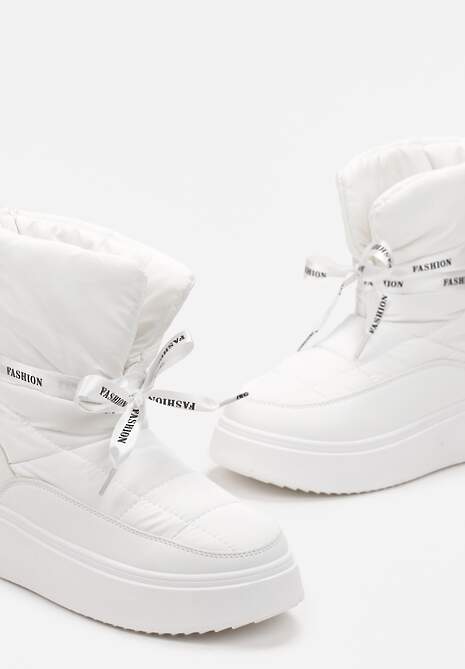 Białe Śniegowce z Ozdobną Wstążką Wokół Kostki Rohessi