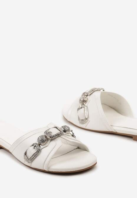 Białe Wsuwane Klapki z Ekoskóry z Szerokim Paskiem o Metalicznym Połysku i Cyrkoniami Inesqua