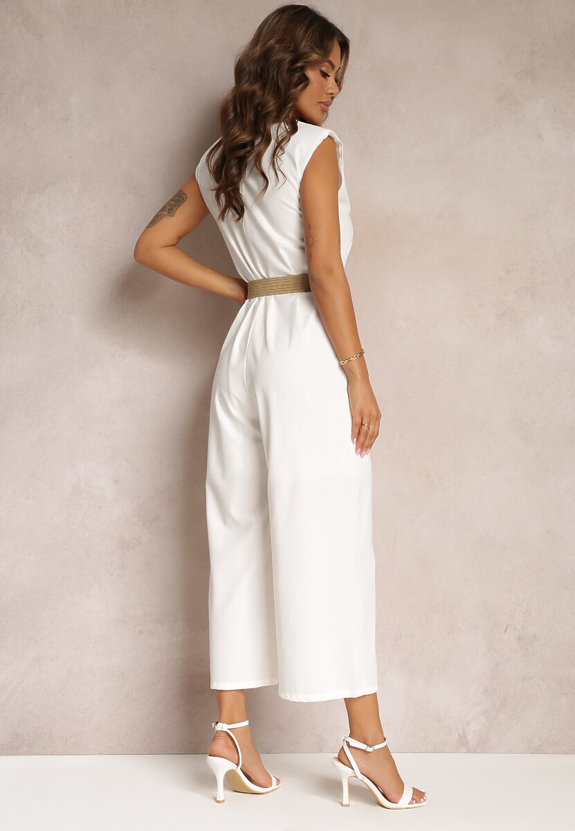 Biały Długi Kombinezon z Trójkątnym Dekoltem i Ozdobnym Paskiem z Klamrą Malkah