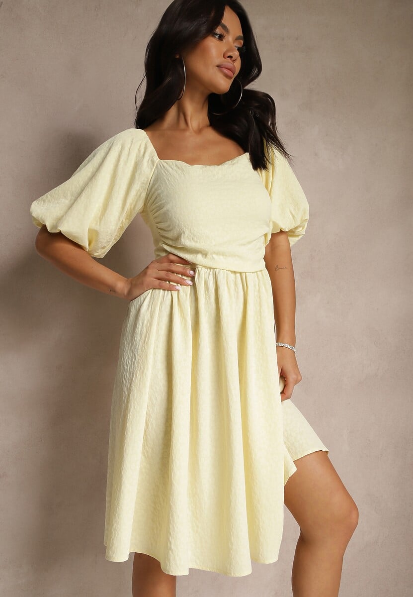 Żółta Rozkloszowana Sukienka z Bufiastymi Rękawami i Kwadratowym Dekoltem Mariwena