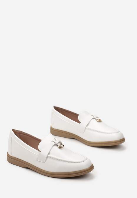 Białe Mokasyny z Imitacji Skóry z Minimalistyczną Zawieszką Biaha