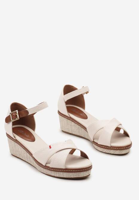 Beżowe Sandały na Koturnie z Ozdobną Plecionką Zapinane na Sprzączkę Gwendes