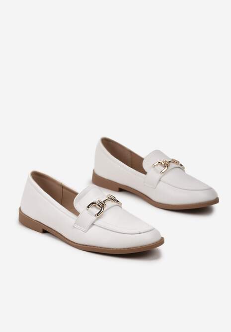 Białe Mokasyny Ozdobione Minimalistyczną Klamrą Mithala