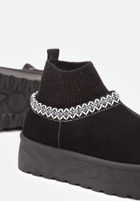 Czarne Śniegowce na Platformie Ozdobione Haftem i Elastyczną Cholewką Izaleen