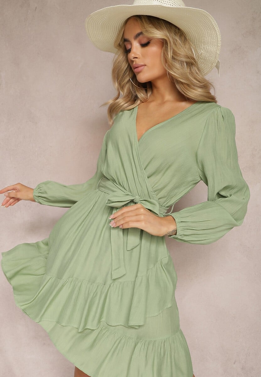Zielona Rozkloszowana Sukienka Midi z Paskiem w Talii i Kopertowym Dekoltem Gemiora