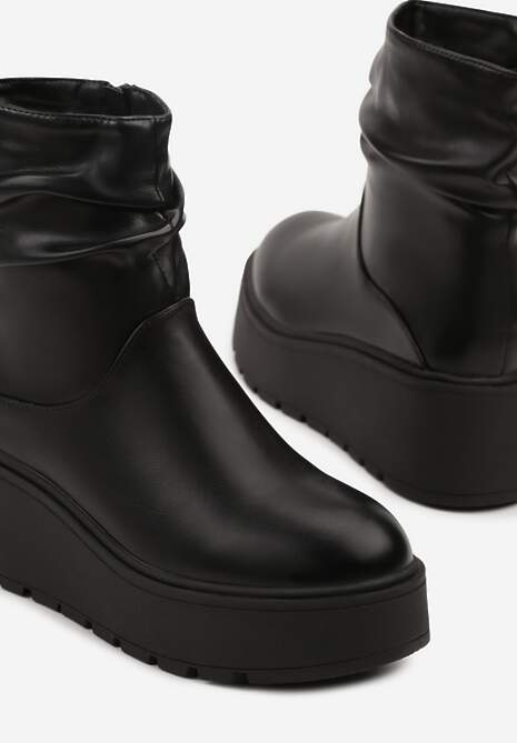 Czarne Botki na Koturnie Zdobione Marszczeniem przy Cholewce Tulariel