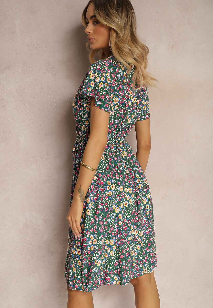 Zielona Sukienka z Wiskozy z Kopertowym Dekoltem Wykończona Gumką w Pasie i Sznurkiem Abrolea