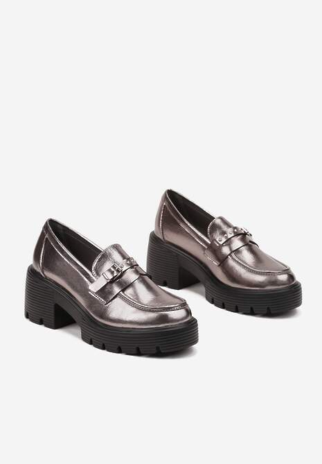 Srebrne Półbuty w Stylu Loafersów na Obcasie Zdobione Łańcuszkiem Felarionis