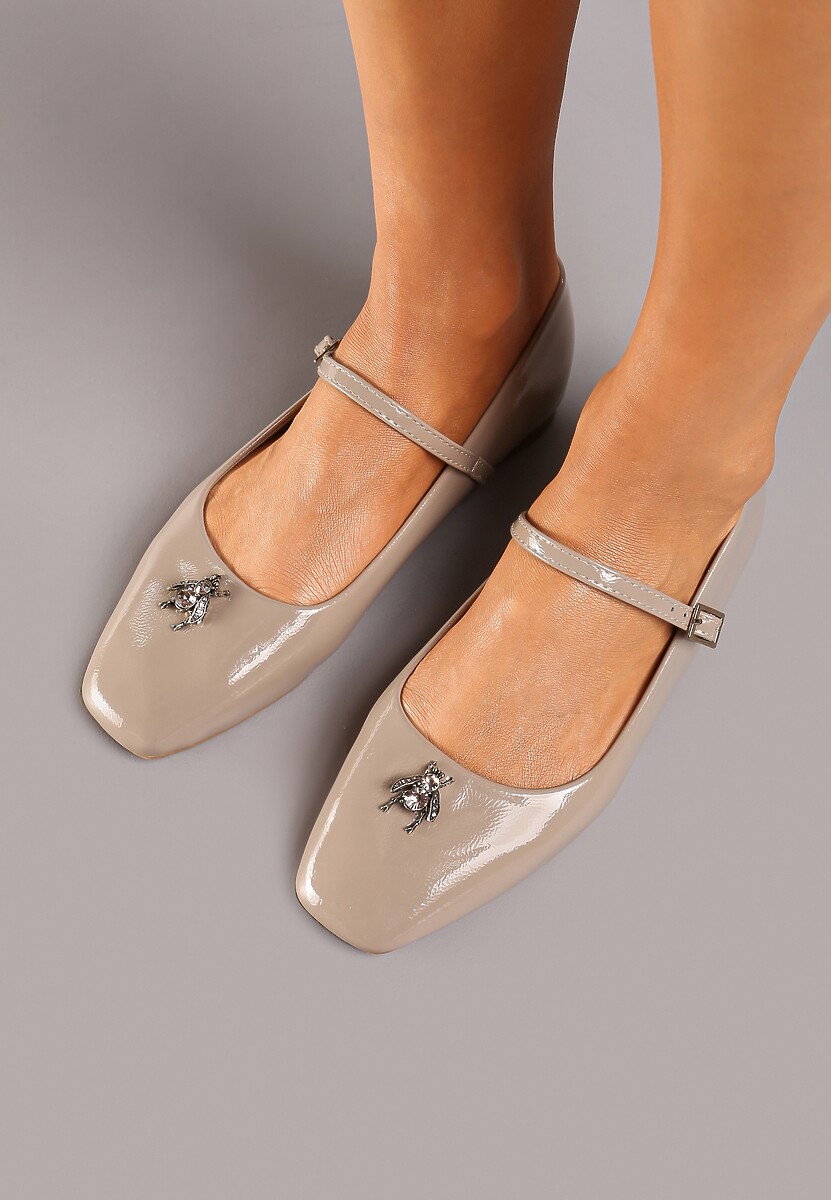 Ciemnobeżowe Balerinki Ozdobione Aplikacją Owada z Paskiem i Sprzączką Nevisola