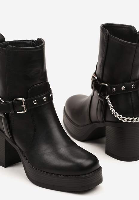 Czarne Botki na Słupkowym Obcasie Zdobione Paskiem ze Sprzączką i Łańcuszkiem Ilvisse